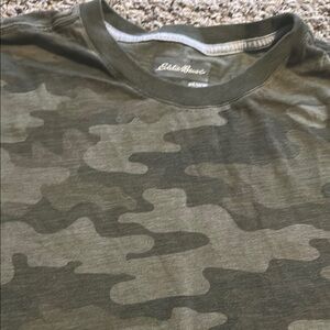 Eddie Bauer Green Short Sleeve Tee Camouflage Design